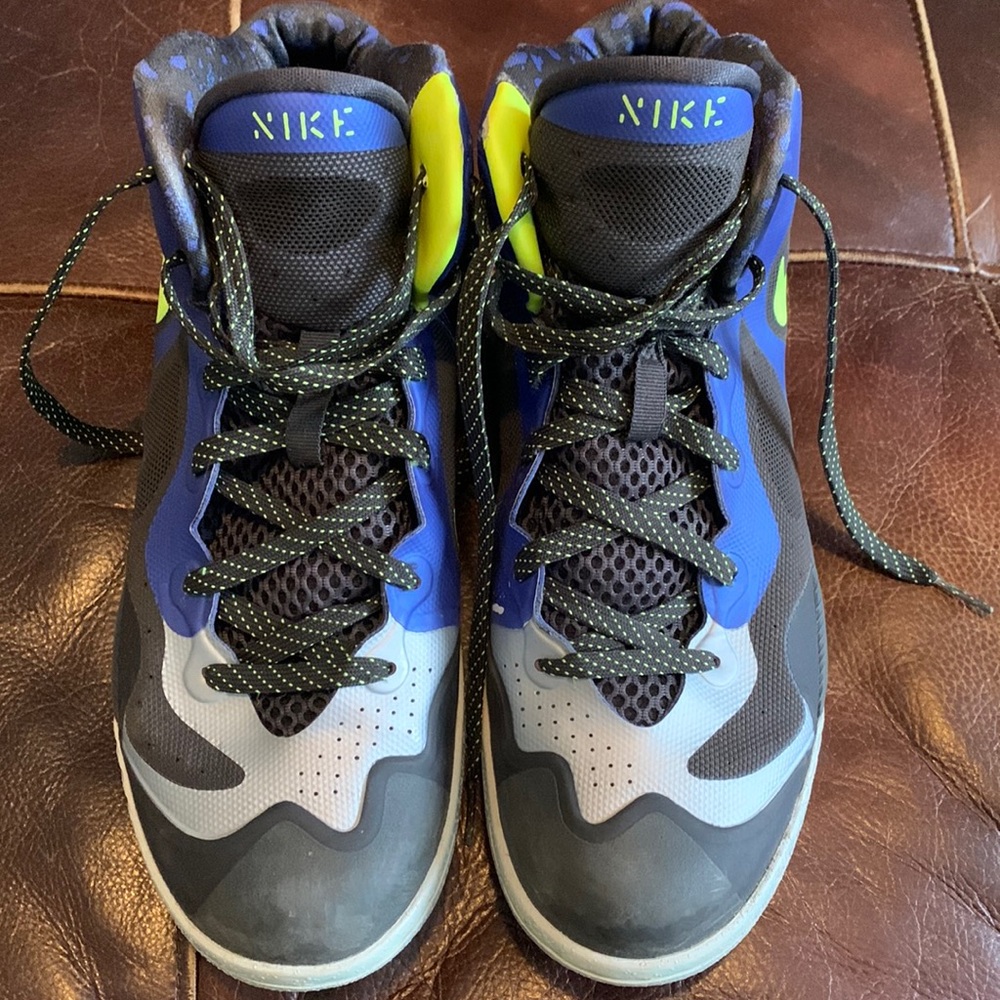 Nike Cross Trainer / Basketball Shoes